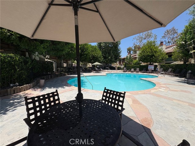 21551 Burbank Boulevard, Woodland Hills CA: https://media.crmls.org/medias/d0ca3b08-4ce8-4975-9fa0-3877e43a0003.jpg