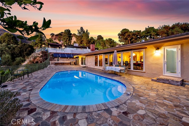 5439 Ocean View Boulevard, La Canada Flintridge CA: https://media.crmls.org/medias/d0ca4fb4-8592-4960-9a64-8d766624b06c.jpg