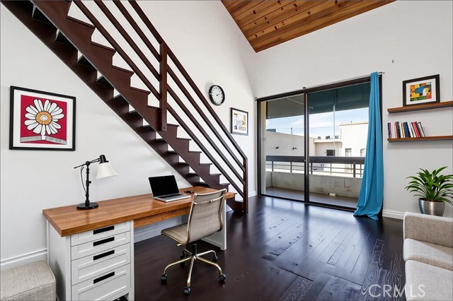 435 S La Fayette Park Place, Los Angeles CA: https://media.crmls.org/medias/d0ca94f0-9106-429d-97e7-9922cf342fd4.jpg