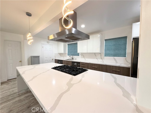 Detail Gallery Image 10 of 39 For 23233 Vanowen St, West Hills,  CA 91307 - 3 Beds | 2 Baths
