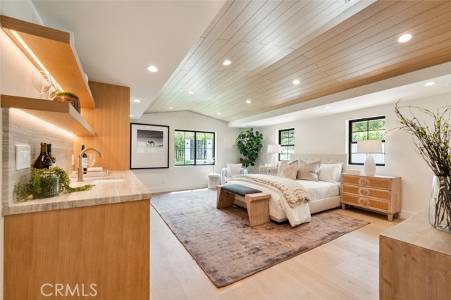 13817 Valley Vista Blvd, Sherman Oaks CA: https://media.crmls.org/medias/d0cac444-450f-4862-b2f8-cc6a68f8312d.jpg