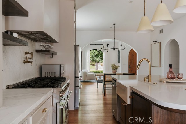 5142 Brynhurst Avenue, Los Angeles CA: https://media.crmls.org/medias/d0cba06c-4cff-49a9-9753-860541698bc0.jpg