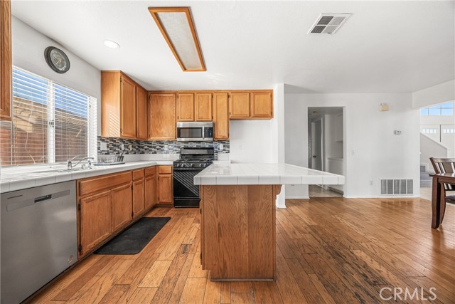 Detail Gallery Image 7 of 37 For 8541 Dove Creek, Hesperia,  CA 92344 - 4 Beds | 3 Baths