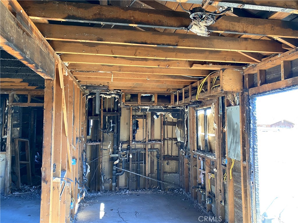 https://media.crmls.org/medias/d0cde60f-2101-493b-b28e-5d62ea12eeb7.jpg?preset=X-Large