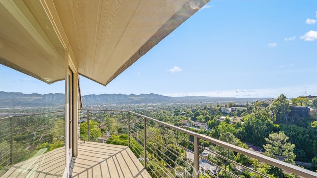 Detail Gallery Image 20 of 30 For 1686 Valley View Rd, Glendale,  CA 91202 - 5 Beds | 3 Baths