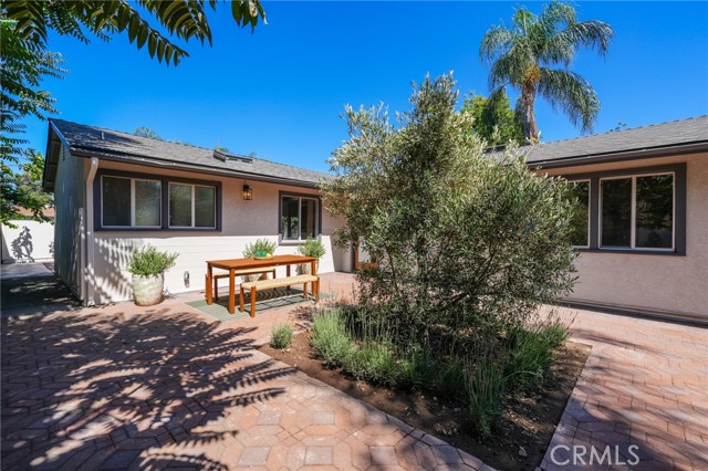 1393 Navarro Avenue, Pasadena CA: https://media.crmls.org/medias/d0cfccf8-ed6f-4cd6-b014-f40ad78cc7fa.jpg