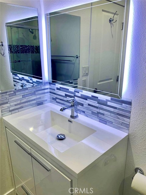 Detail Gallery Image 7 of 12 For 18307 Burbank Bld #231,  Tarzana,  CA 91356 - 1 Beds | 1 Baths