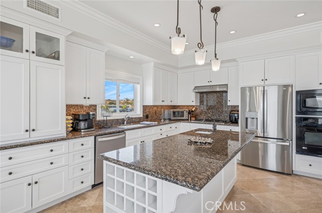 6111 Seashore Drive, Newport Beach CA: https://media.crmls.org/medias/d0d06622-3e64-41cd-8d4c-d4ce13999bd9.jpg