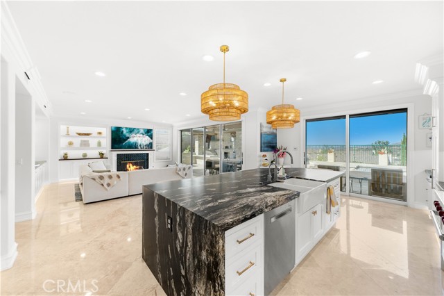 1040 S Summer Breeze Lane, Anaheim CA: https://media.crmls.org/medias/d0d067b3-92c1-4de5-8dd6-a5e935336f4c.jpg