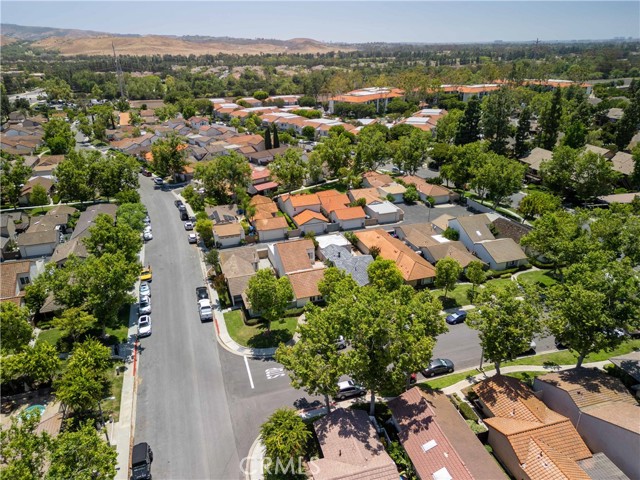 10 Windrow, Irvine CA: https://media.crmls.org/medias/d0d154c6-3630-4fef-8e1a-6021b3c989cd.jpg
