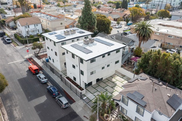 Detail Gallery Image 2 of 39 For 443 1/2 N Harvard Bld, Los Angeles,  CA 90004 - 4 Beds | 4 Baths