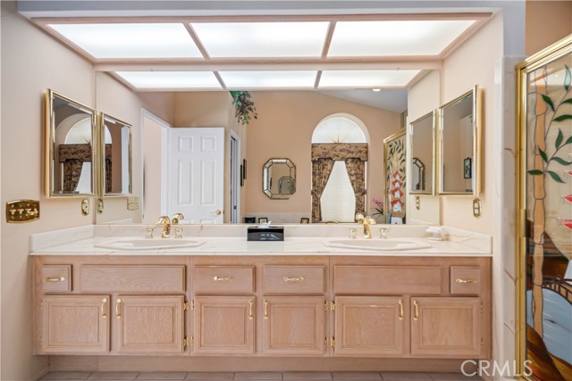 28852 Woodside Drive, Saugus CA: https://media.crmls.org/medias/d0d1f6df-3653-48e0-bf19-fe53f8e12d1e.jpg