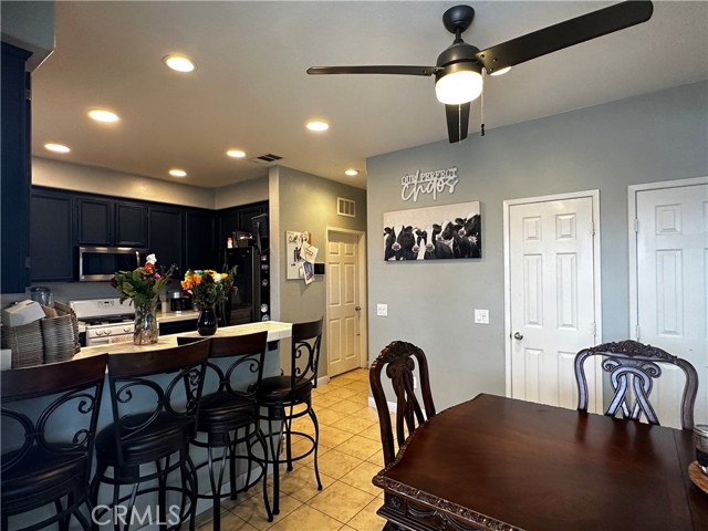 1928 Hawthorne Street, San Jacinto CA: https://media.crmls.org/medias/d0d20cc9-34ae-4249-8018-3cf60dc519f2.jpg