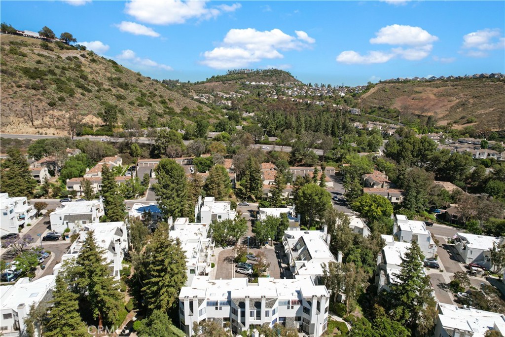 https://media.crmls.org/medias/d0d2548c-cc4d-4792-973e-23fb94045e2d.jpg?preset=X-Large