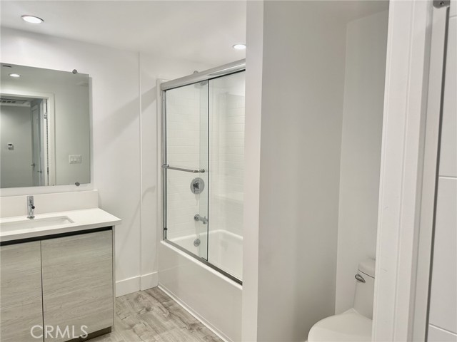 Detail Gallery Image 10 of 23 For 5820 La Mirada Ave #204,  Hollywood,  CA 90038 - 3 Beds | 2 Baths