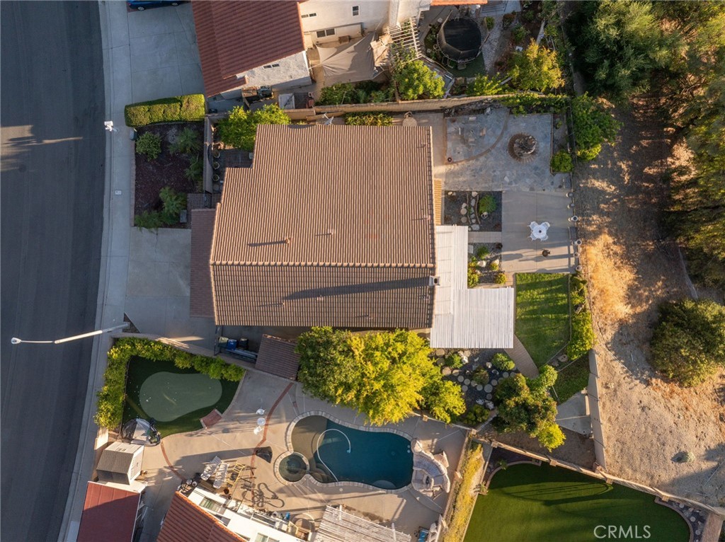 https://media.crmls.org/medias/d0d30920-a7c6-4ce8-92f9-34612ea06949.jpg?preset=X-Large