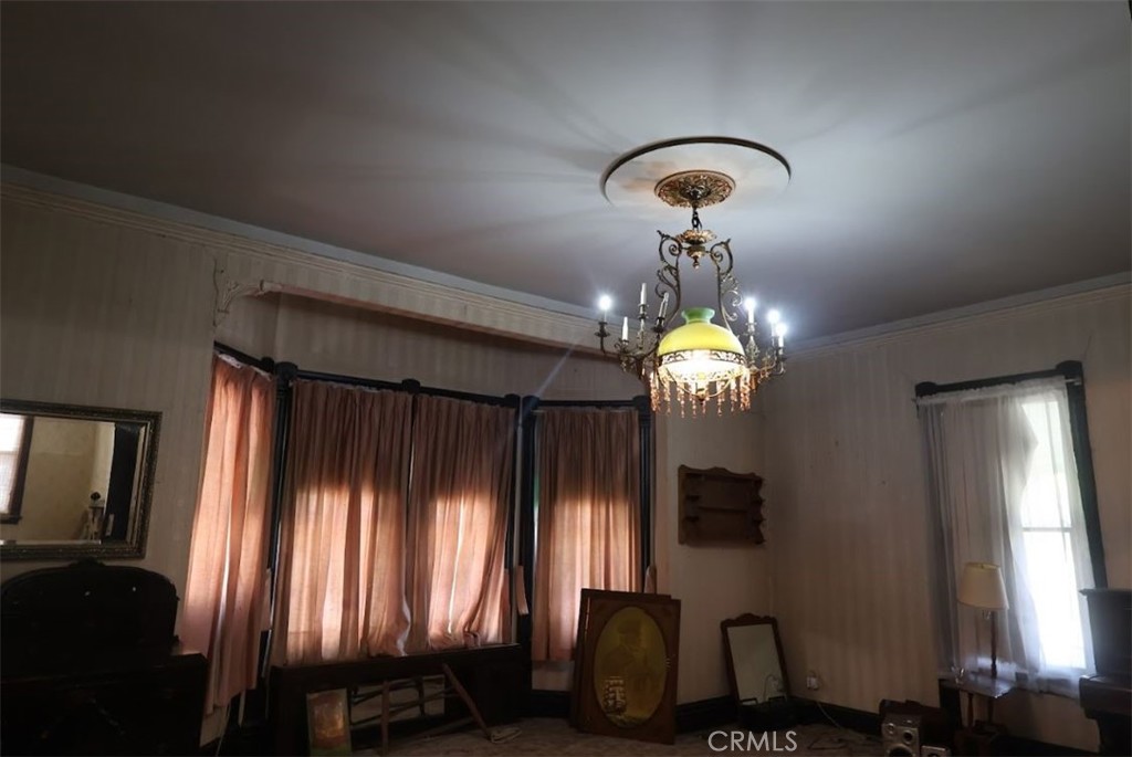 https://media.crmls.org/medias/d0d33f04-4198-4449-aa8b-bde9bf80f2b5.jpg?preset=X-Large