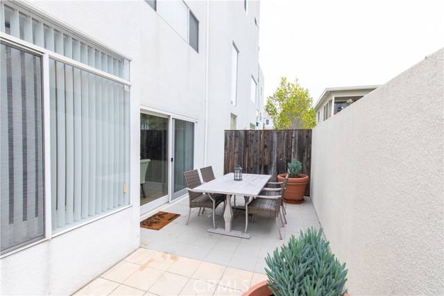 Detail Gallery Image 8 of 38 For 1139 Harvard St #B,  Santa Monica,  CA 90403 - 3 Beds | 2/1 Baths