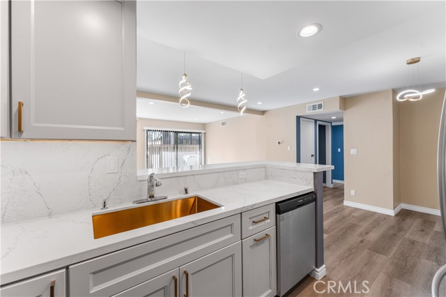 Detail Gallery Image 33 of 48 For 15511 Sherman Way #1,  Van Nuys,  CA 91406 - 2 Beds | 2 Baths