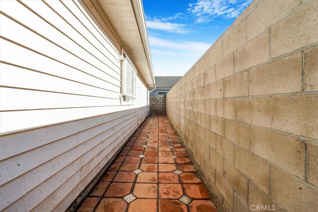 https://media.crmls.org/medias/d0d3a6cb-92c7-4869-bd73-dea1a4359000.jpg?preset=X-Large