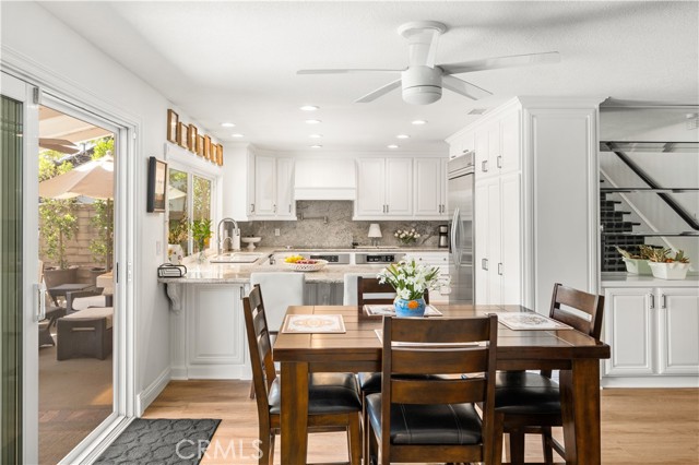 informal eating area/kitchen