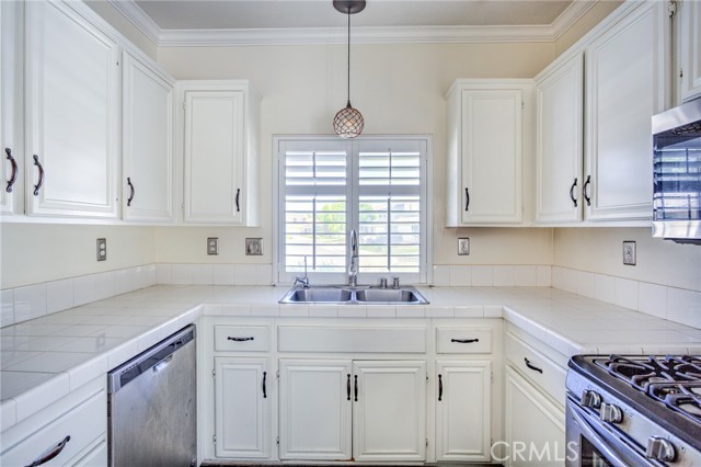 6052 Kohlberry Court, Riverside CA: https://media.crmls.org/medias/d0d5b23f-9153-4117-82d0-dc81126d3f3b.jpg