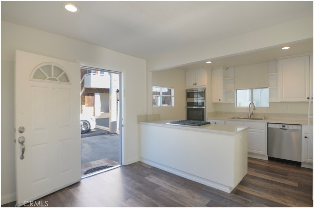 MLS #OC25246159 image #9