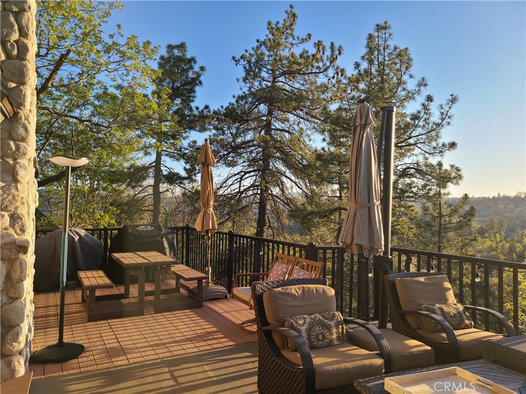 https://media.crmls.org/medias/d0d89ba4-d398-44d2-aa2d-3bccf8b46c41.jpg?preset=X-Large