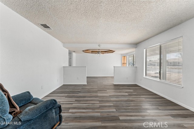 Detail Gallery Image 4 of 53 For 39004 164th, Palmdale,  CA 93591 - 3 Beds | 2 Baths