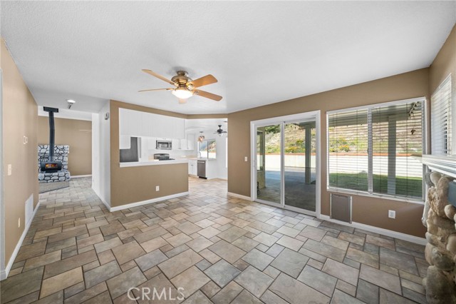 39812 Barcelona, Murrieta CA: https://media.crmls.org/medias/d0da7de5-5077-475e-8ab9-49a985a789e1.jpg