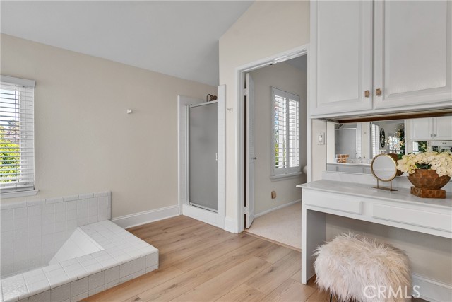 4 E Trenton, Irvine CA: https://media.crmls.org/medias/d0dbfa01-63af-4376-b3a8-730e570679ae.jpg