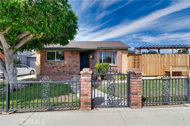 Detail Gallery Image 1 of 21 For 175 N San Gabriel Ave, Azusa,  CA 91702 - 2 Beds | 1 Baths