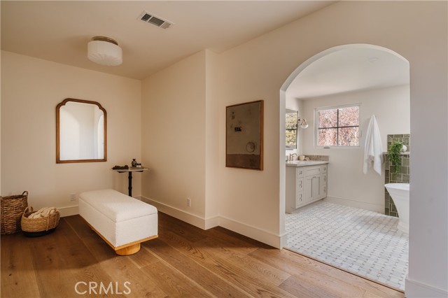 2201 N Hobart Boulevard, Los Angeles CA: https://media.crmls.org/medias/d0dc1a11-f89d-4b3a-af98-c8a9dcf600e9.jpg