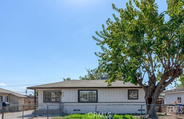 Detail Gallery Image 1 of 28 For 415 Sperry St, Bakersfield,  CA 93307 - 3 Beds | 1 Baths