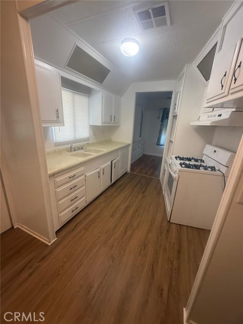 33013 Arbolado Lane, Lake Elsinore CA: https://media.crmls.org/medias/d0dc52ef-7dc8-4600-b68d-fbd286a6530d.jpg