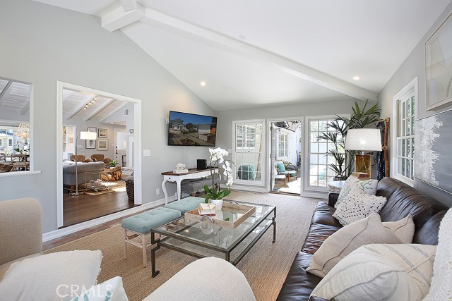 Detail Gallery Image 10 of 24 For 554 Hazel Dr, Corona Del Mar,  CA 92625 - 3 Beds | 2 Baths