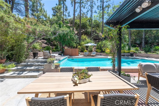Detail Gallery Image 23 of 28 For 16990 Escalon Dr, Encino,  CA 91436 - 3 Beds | 2/1 Baths