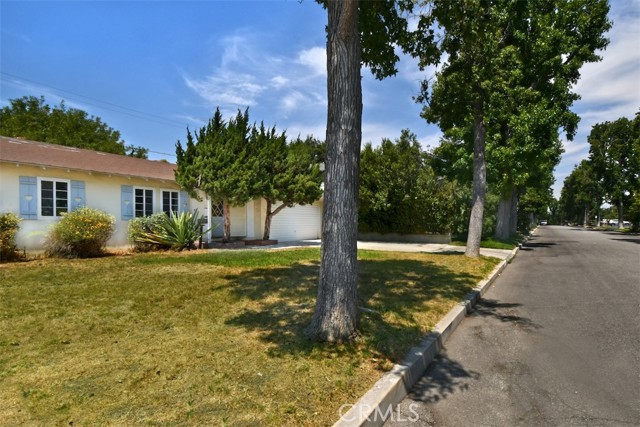 631 N Evergreen Street, Burbank CA: https://media.crmls.org/medias/d0dd82f8-6c8c-4923-b0d5-1763690d7710.jpg