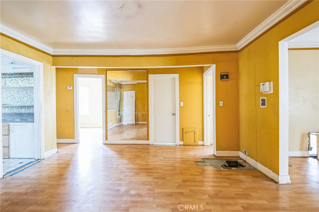 https://media.crmls.org/medias/d0def421-21dc-452b-81dc-3b6f8f19578d.jpg?preset=X-Large