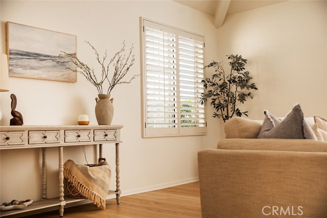 Detail Gallery Image 5 of 28 For 1559 Meadow Cir, Carpinteria,  CA 93013 - 3 Beds | 3 Baths