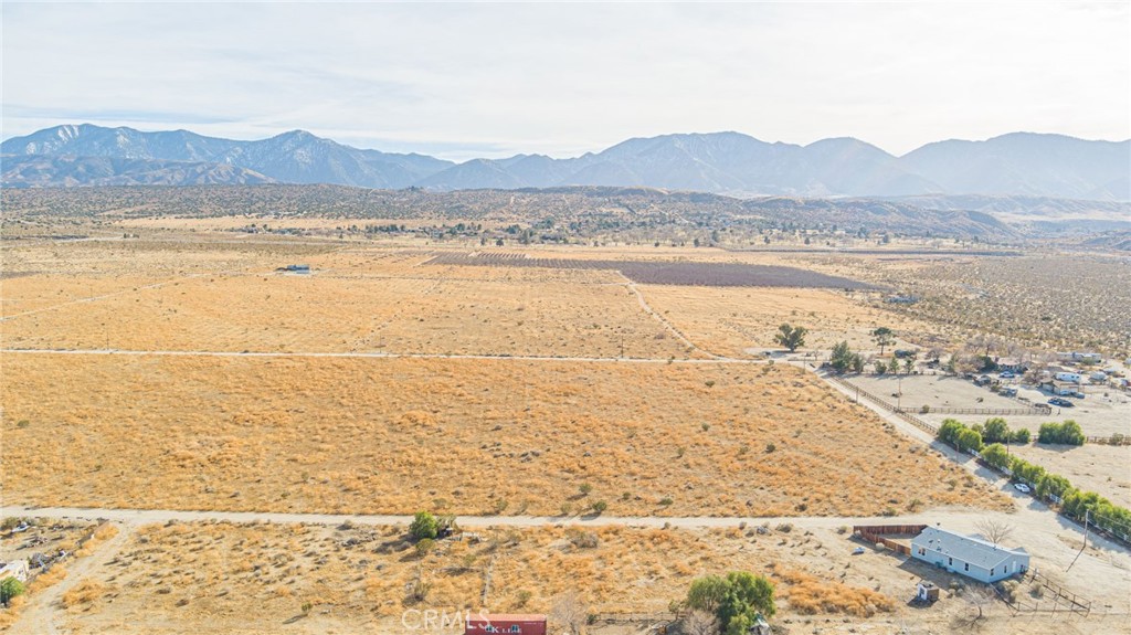 https://media.crmls.org/medias/d0dfc574-2d42-496f-a68c-5bbdbbfa141f.jpg?preset=X-Large