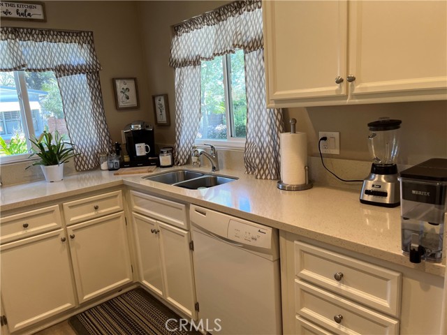 Detail Gallery Image 6 of 16 For 751 Village Lake, Brea,  CA 92821 - 1 Beds | 1 Baths