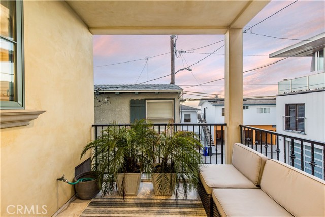 Detail Gallery Image 21 of 28 For 320 33rd, Manhattan Beach,  CA 90266 - 3 Beds | 4 Baths