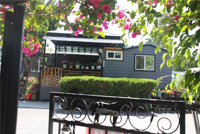 10799 Sherman Grove Avenue, Los Angeles CA: https://media.crmls.org/medias/d0e0d949-1ef7-421d-a6e5-3f323b591138.jpg