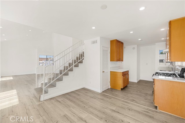 Detail Gallery Image 9 of 24 For 1132 Elm Ave #215,  Glendale,  CA 91201 - 2 Beds | 2/1 Baths