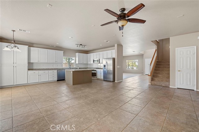 Detail Gallery Image 8 of 29 For 4100 Waterville Ct, Palmdale,  CA 93551 - 6 Beds | 3 Baths