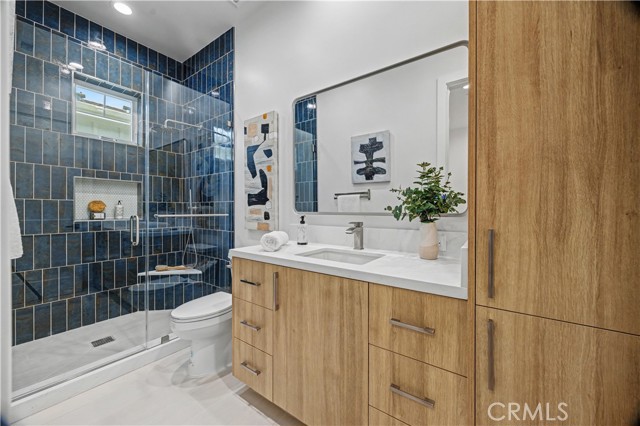 Detail Gallery Image 19 of 33 For 2205 Marshalfield a,  Redondo Beach,  CA 90278 - 4 Beds | 3/1 Baths