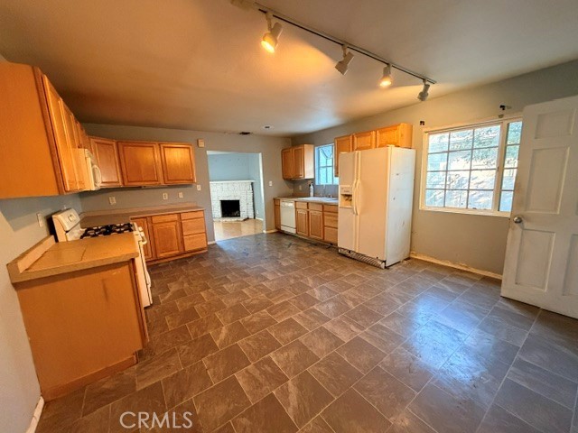 6718 Varna Avenue photo 7