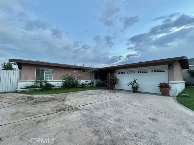 Detail Gallery Image 1 of 23 For 527 E King St, Rialto,  CA 92376 - 3 Beds | 2 Baths