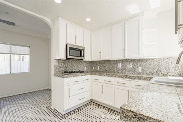 Detail Gallery Image 8 of 20 For 2213 Marshallfield Ln #B,  Redondo Beach,  CA 90278 - 4 Beds | 3 Baths